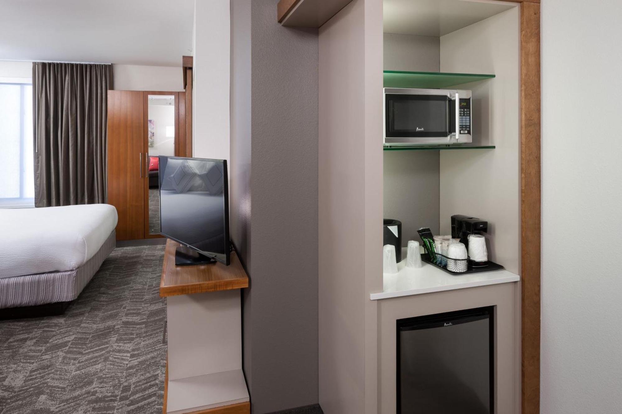 Suite mit Kingsize-Bett, Schlafsofa und behindertengerechter Badewanne - barrierefrei / für Hörgeschädigte geeignet